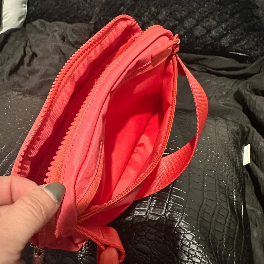 Lululemon Belt Bag Raspberry - Picture 5 of 7